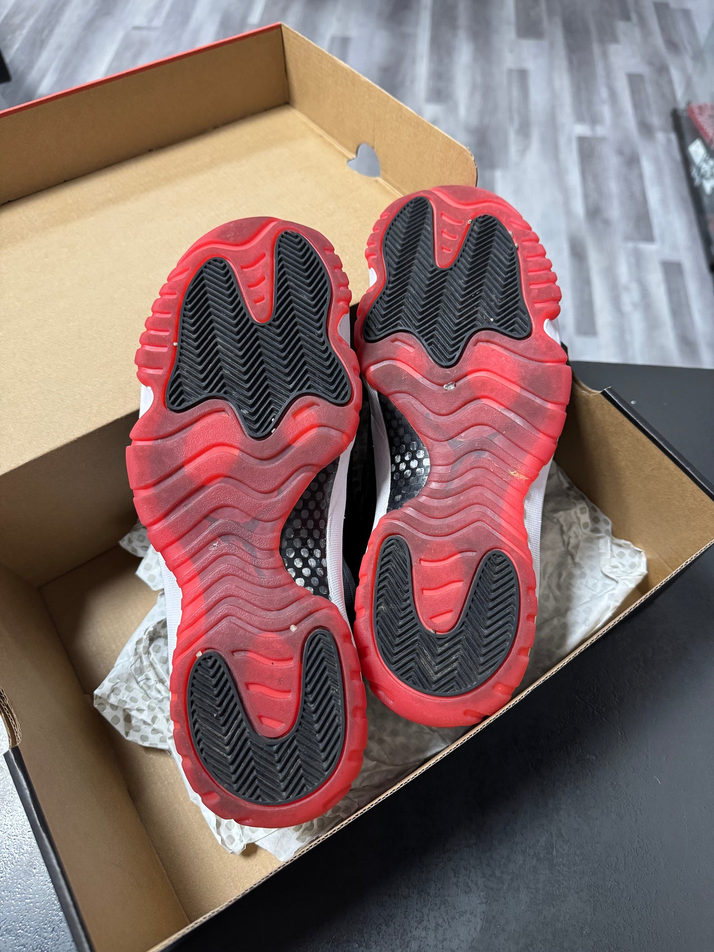 Jordan 11 Low Bred / Preowned