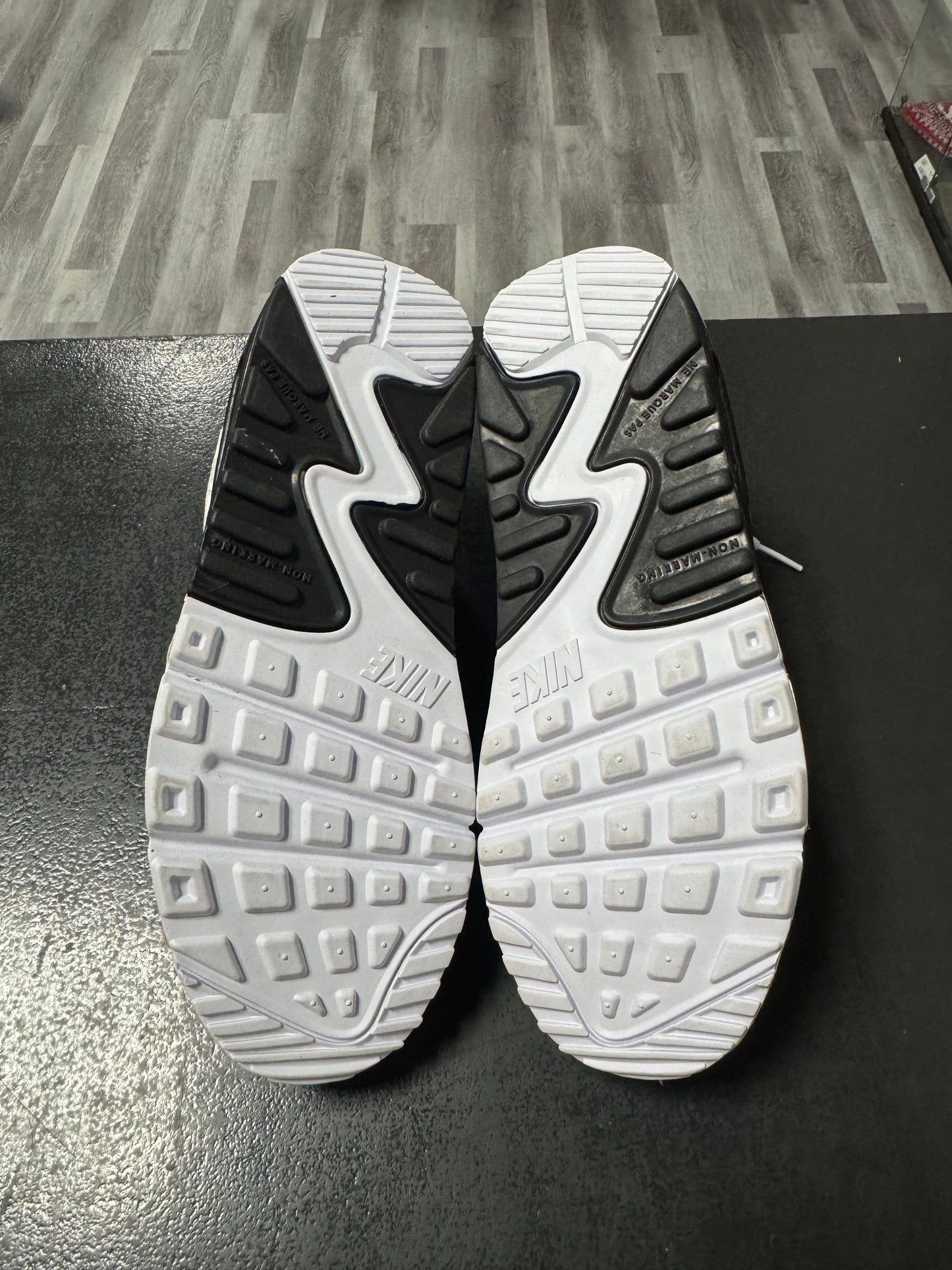 Air Max 90 Swooshfetti / Preowned