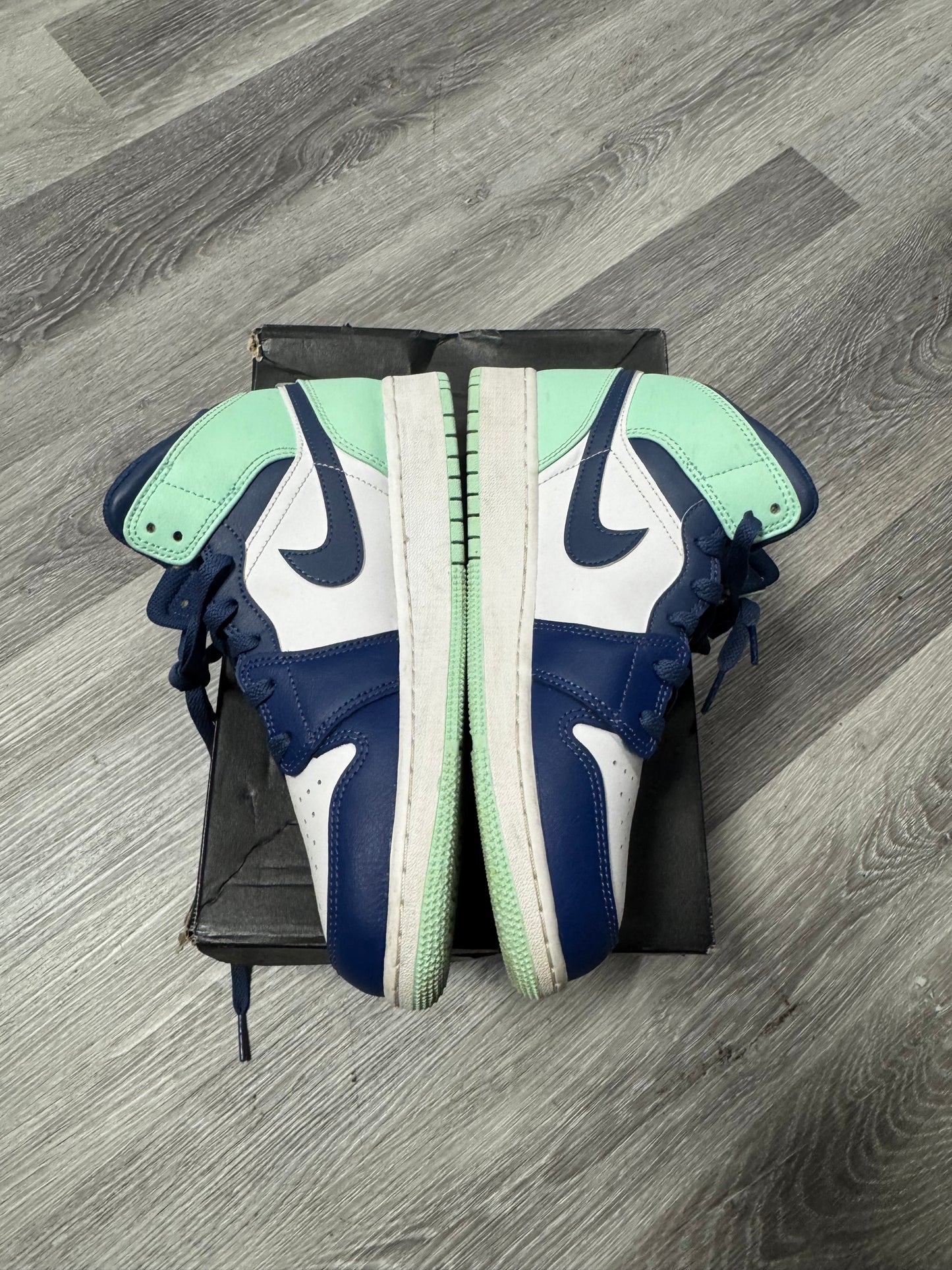 Jordan 1 Mid Mystic Navy Mint Foam / Preowned
