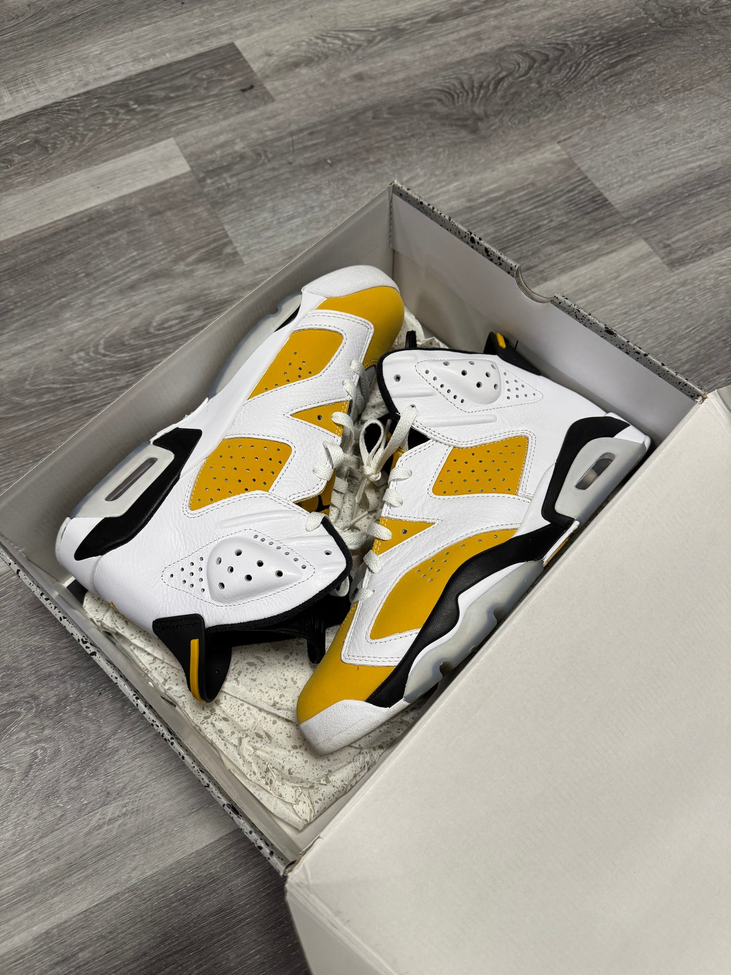 Jordan 6 Yellow Ochre / Preowned