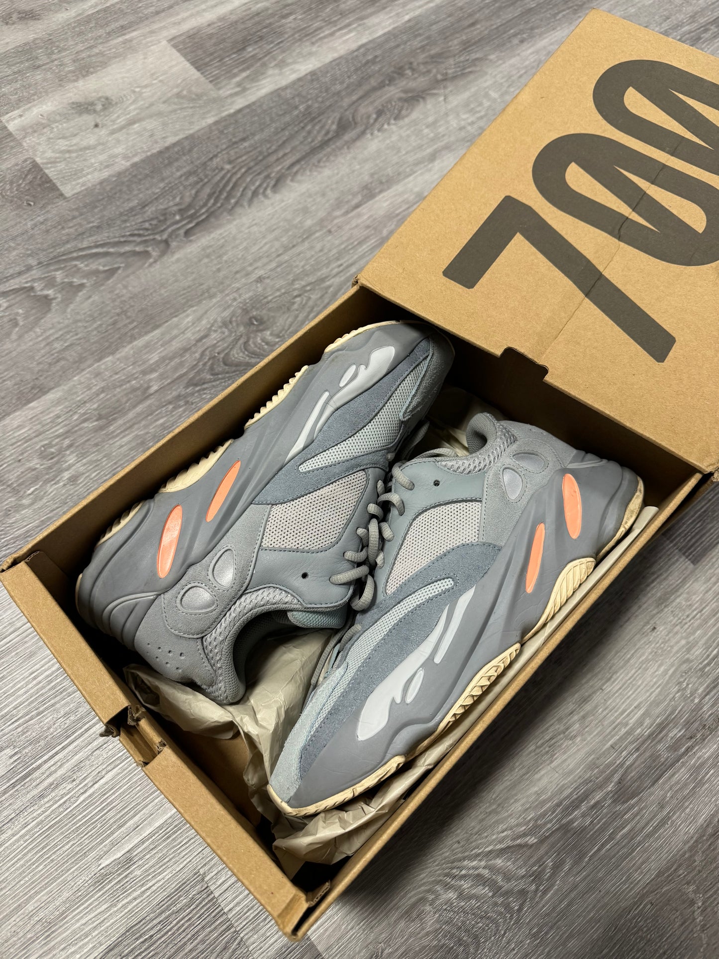 Yeezy 700 Inertia / Preowned