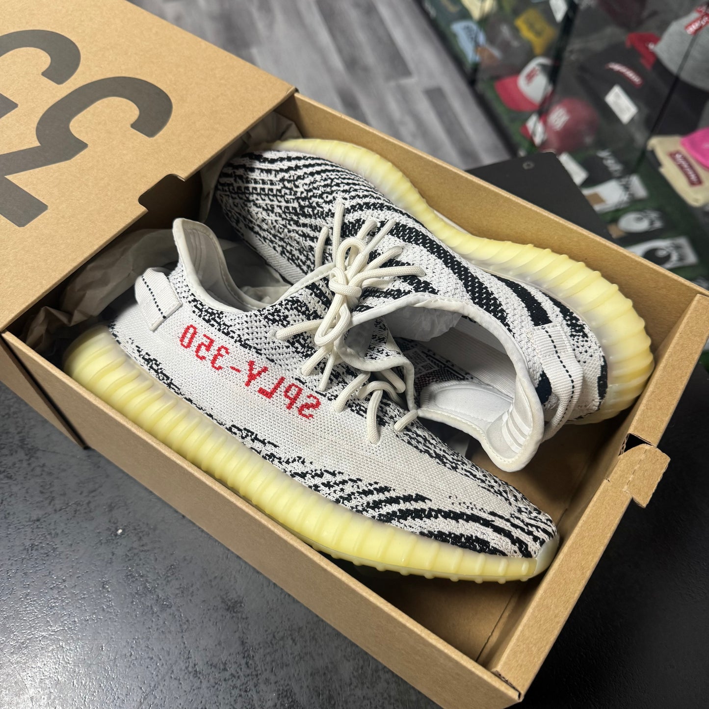 Yeezy 350 Zebra / Preowned