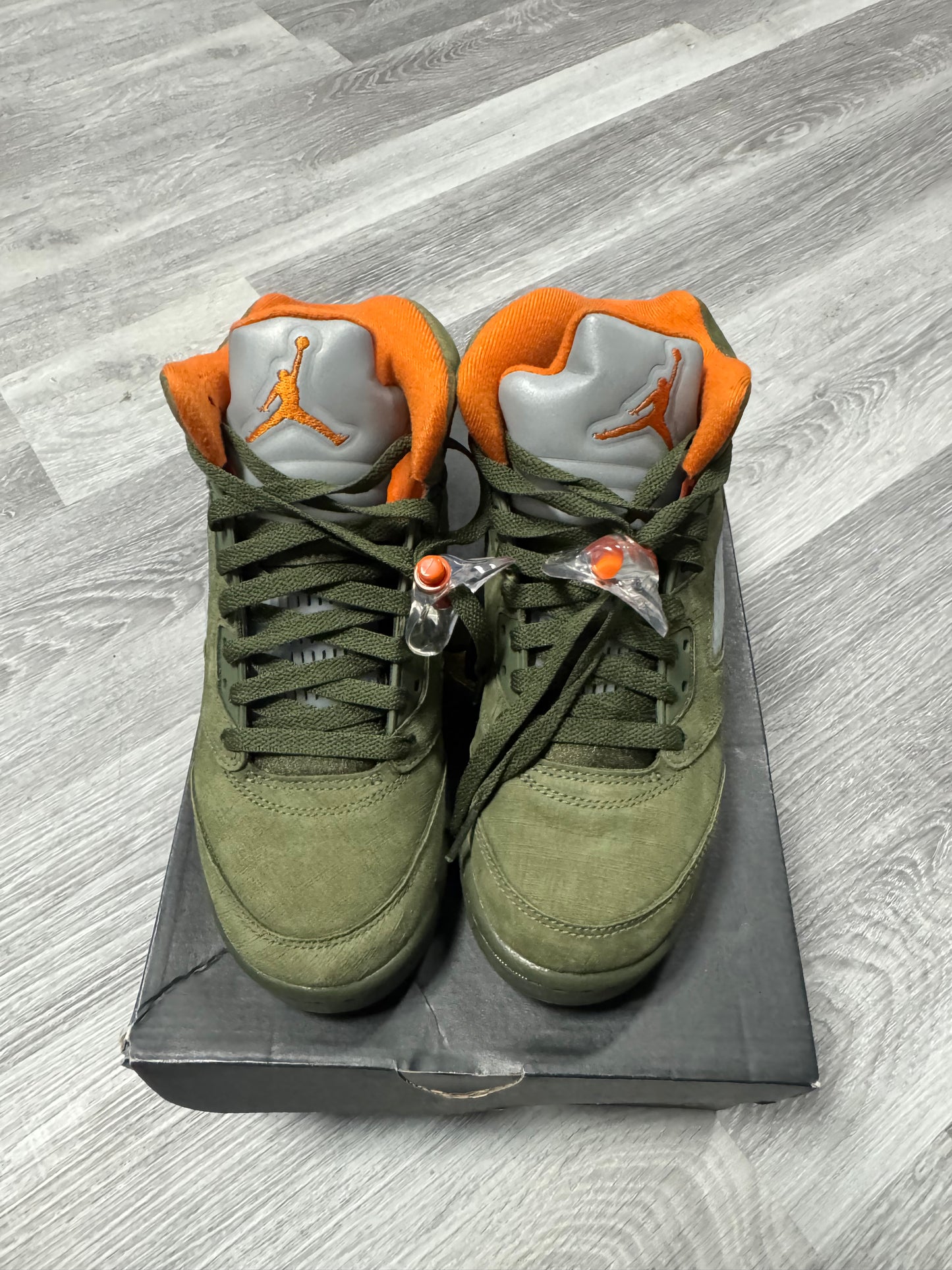 Jordan 5 Olive / Preowned
