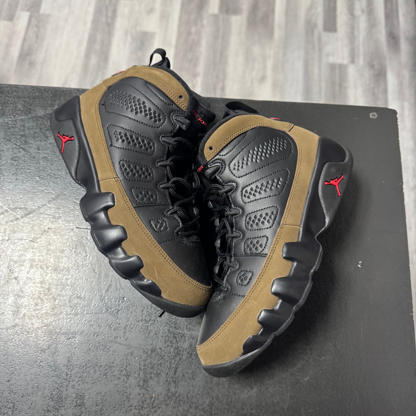 Jordan 9 Olive / Preowned
