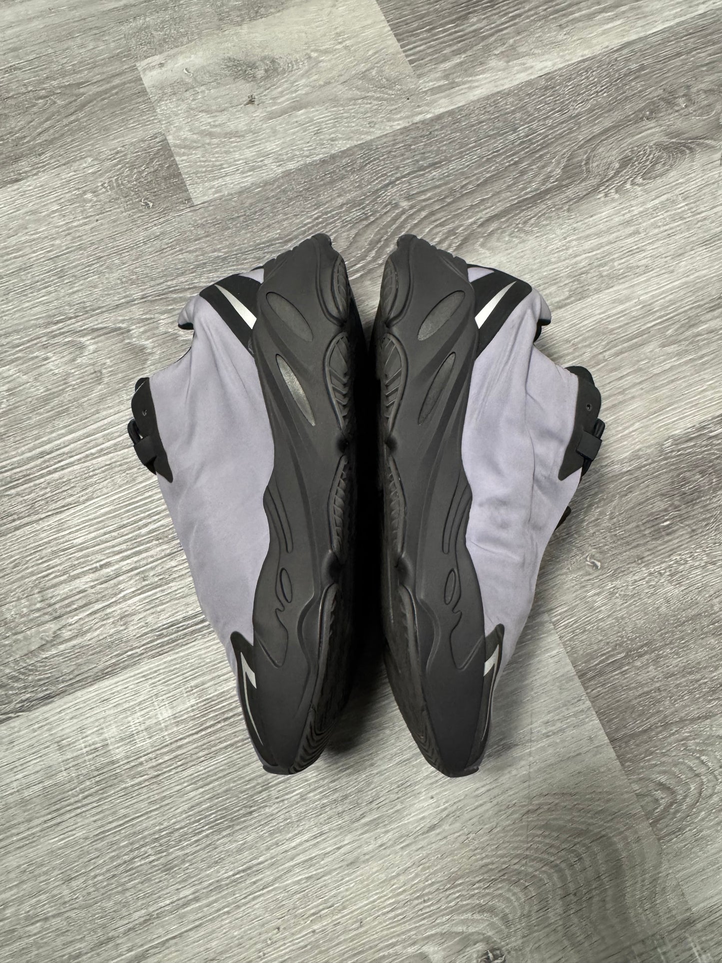 Yeezy 700 MNVN Geode / Preowned