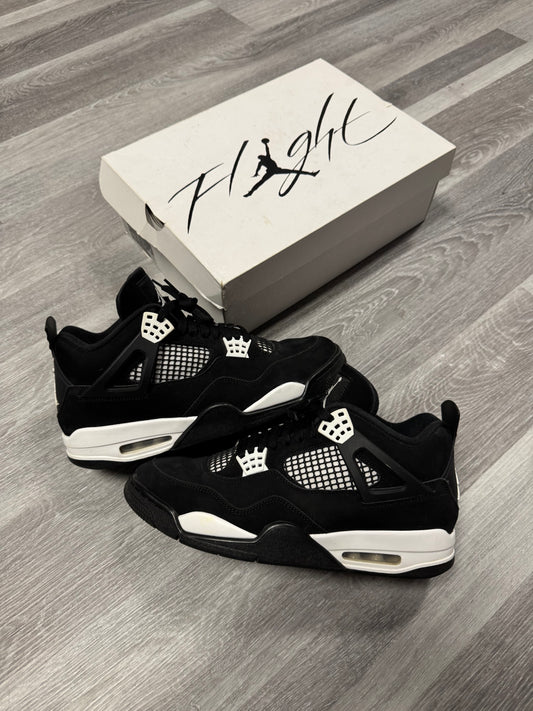Jordan 4 White Thunder ⚡️ / Preowned
