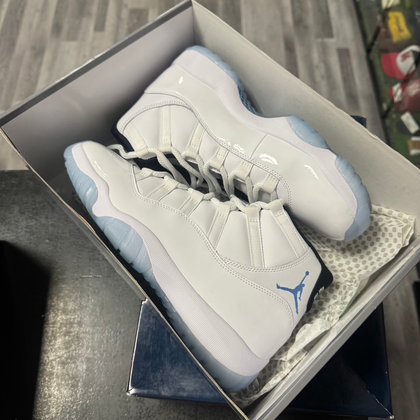 Jordan 11 Legend Blue / Preowned