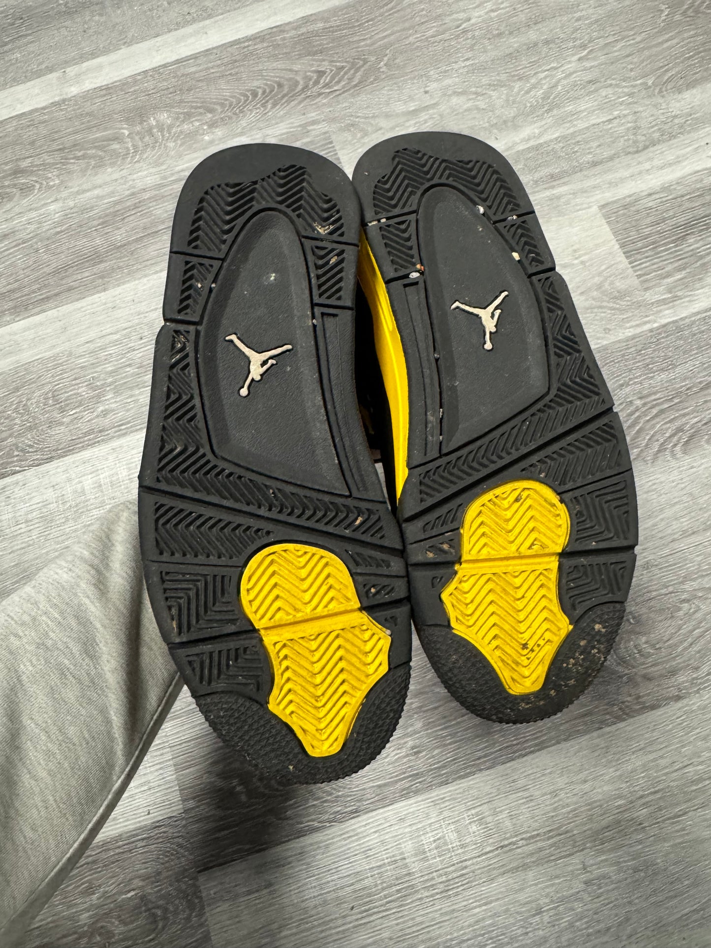 Jordan 4 Thunder / Preowned