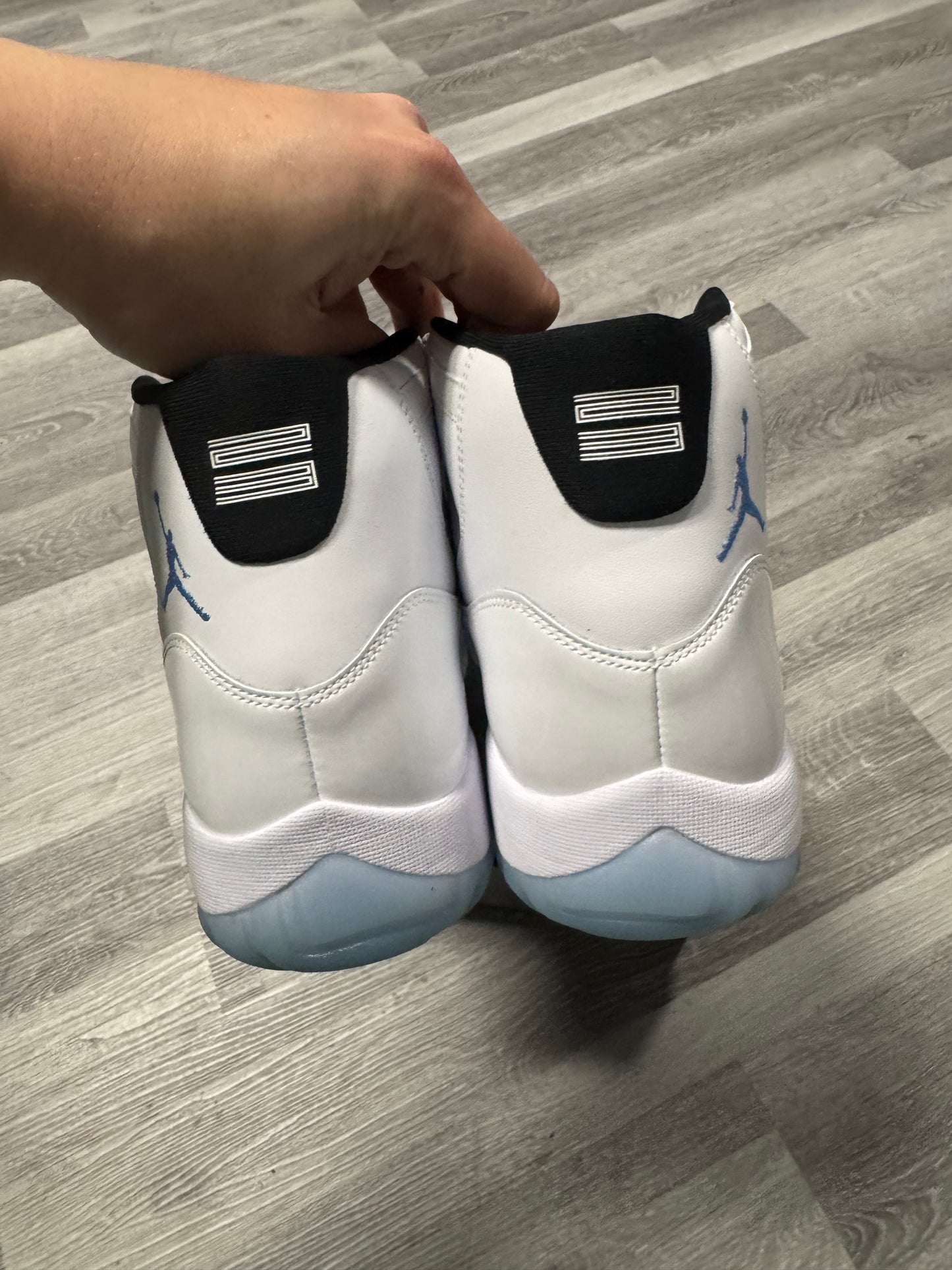 Jordan 11 Legend Blue / Preowned