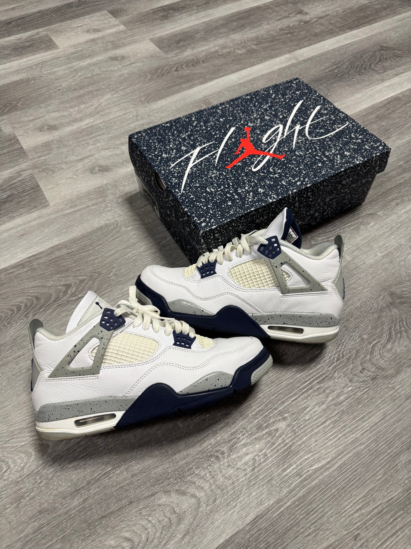 Jordan 4 Midnight Navy / Preowned