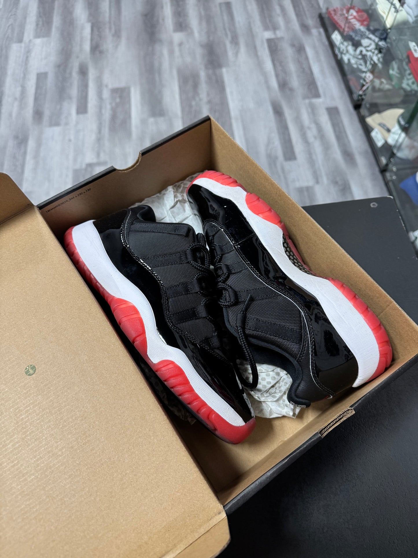 Jordan 11 Low Bred / Preowned
