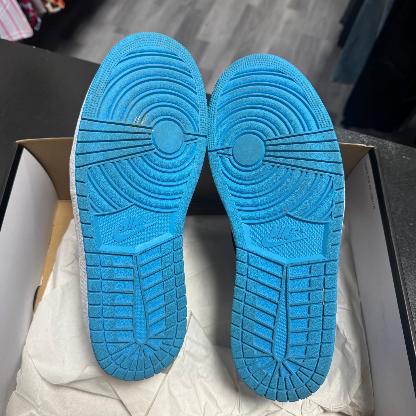 Jordan 1 Low OG Powder Blue / Preowned