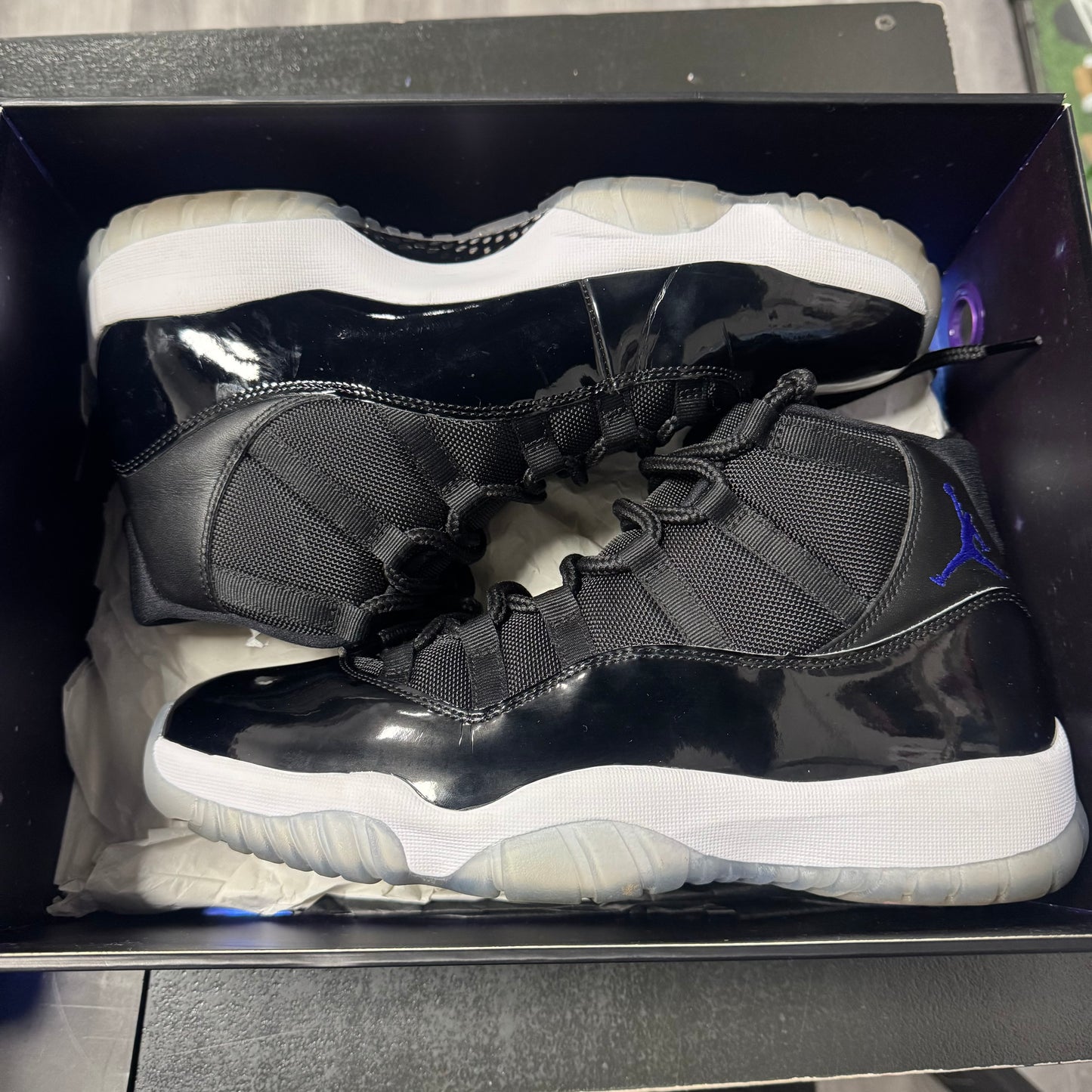 Jordan 11 Space Jam / Preowned