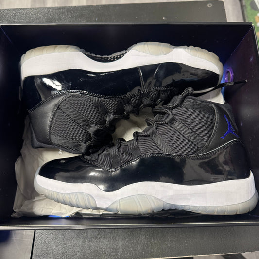 Jordan 11 Space Jam / Preowned
