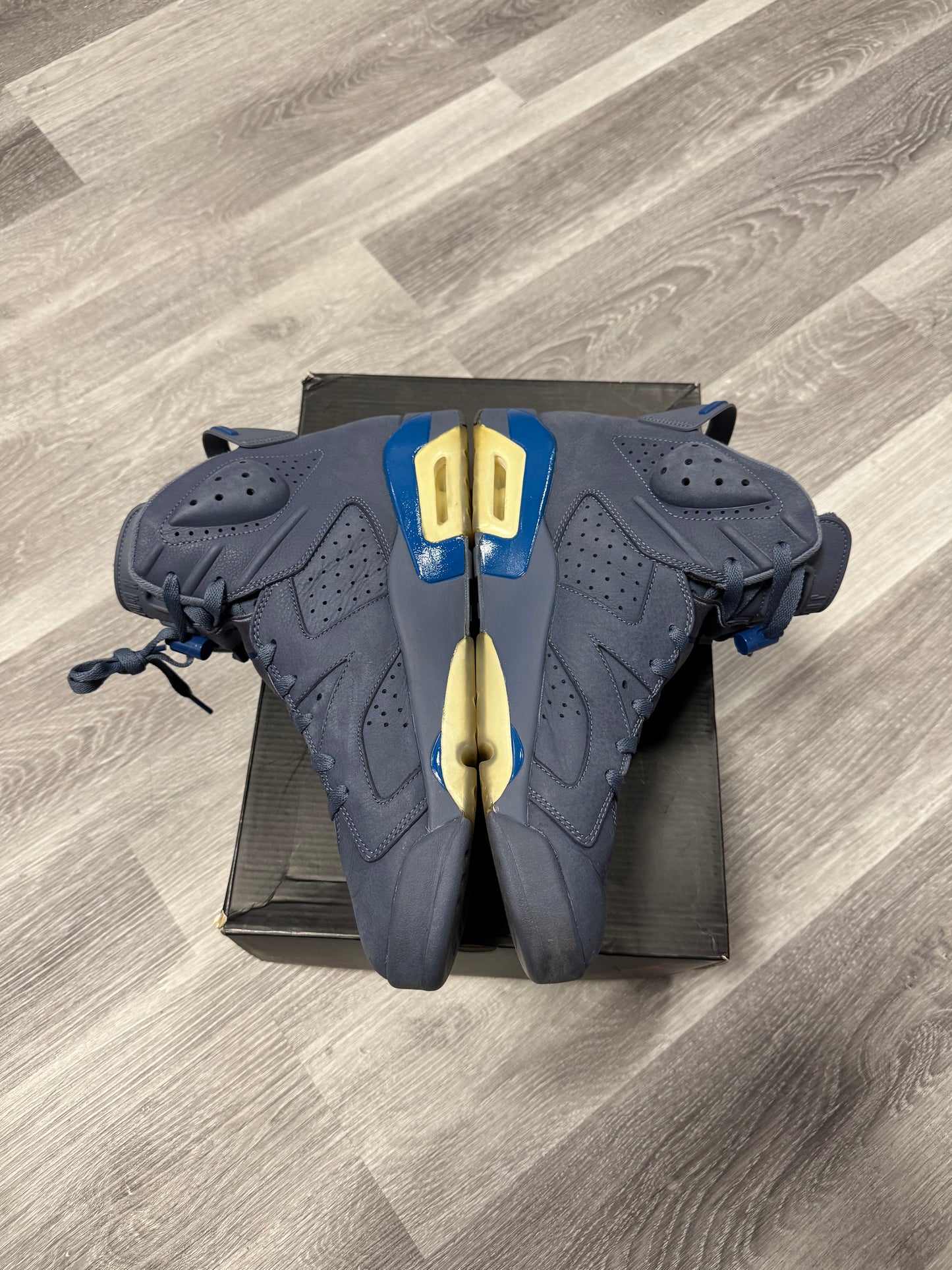 Jordan 6 Diffused Blue / Preowned