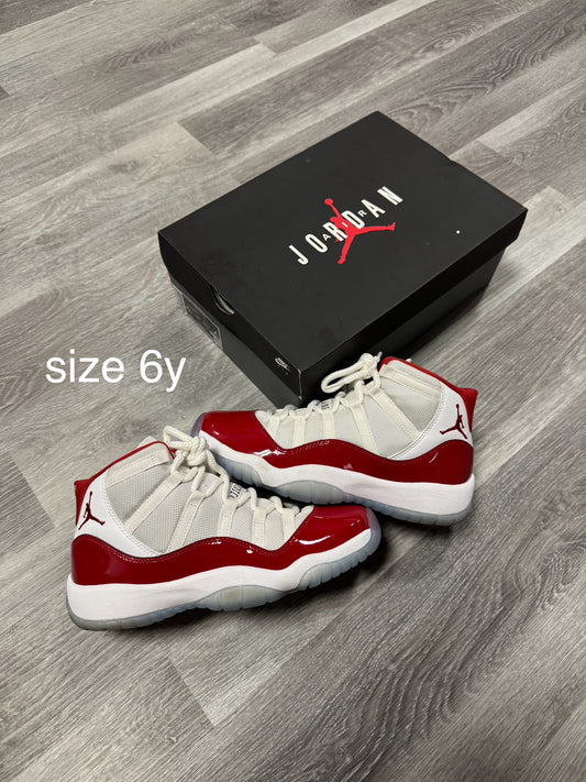 Jordan 11 Cherry / Preowned