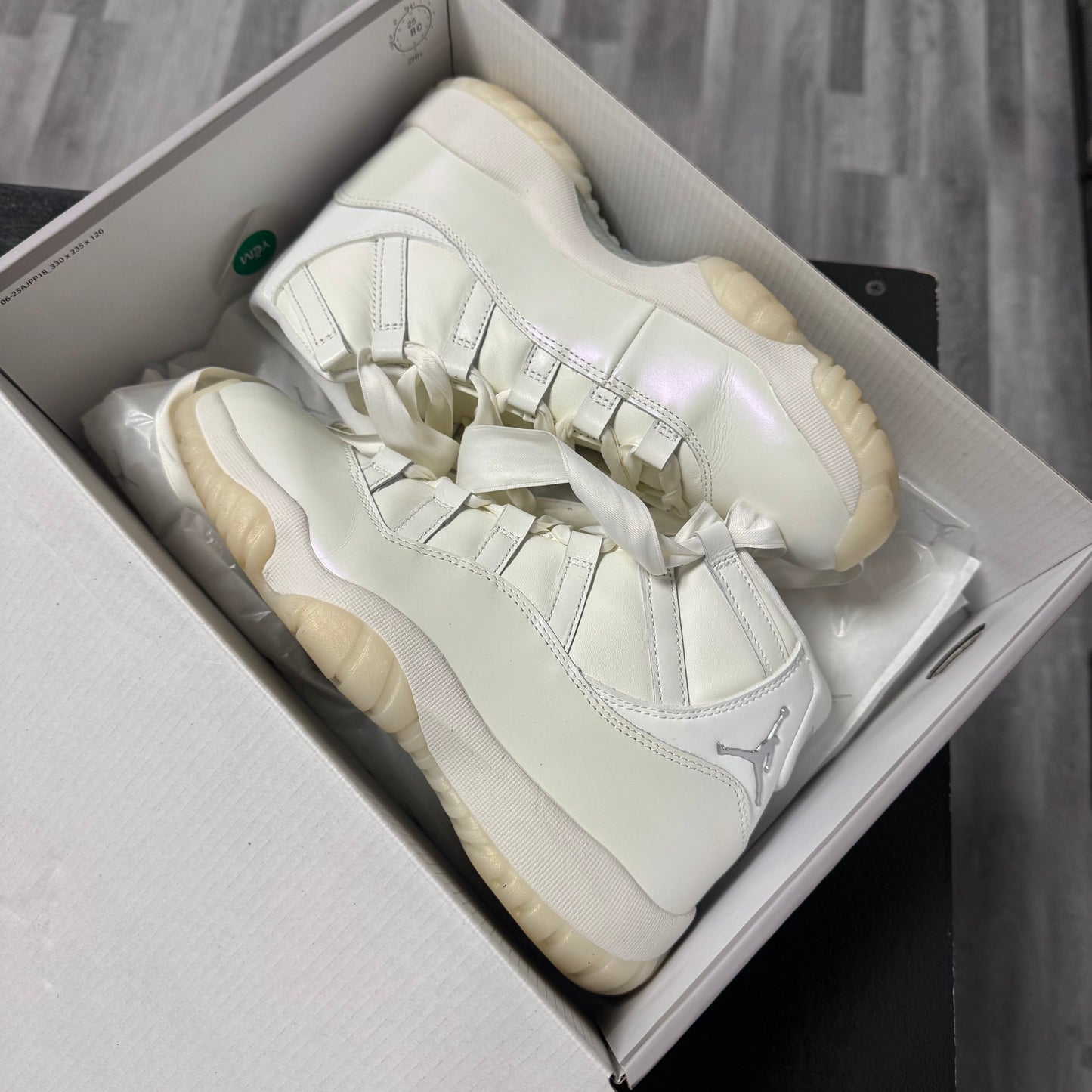 Jordan 11 Pearl / Preowned