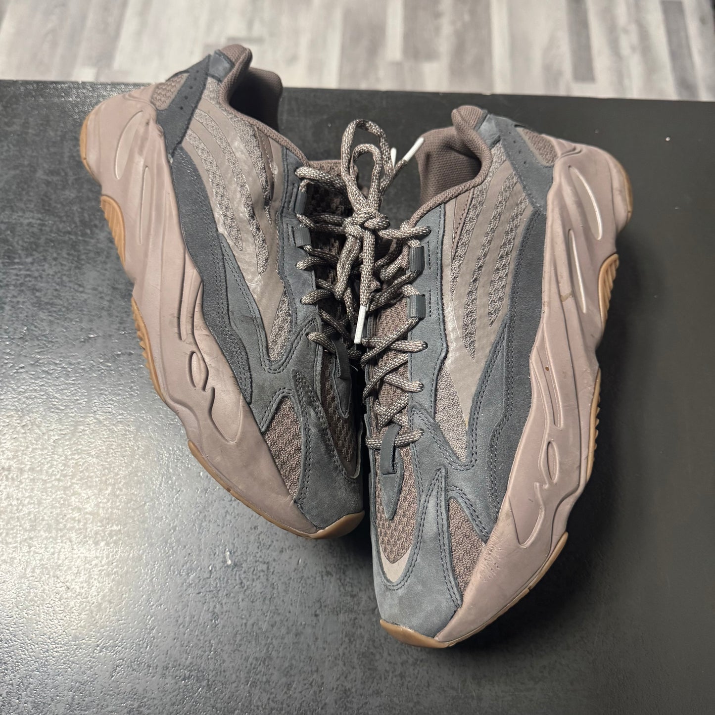 Yeezy 700 Mauve / Preowned