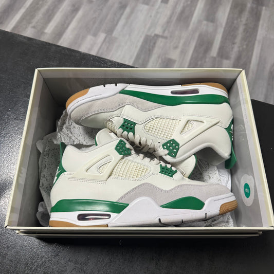 Jordan 4 SB Pine Green / Preowned
