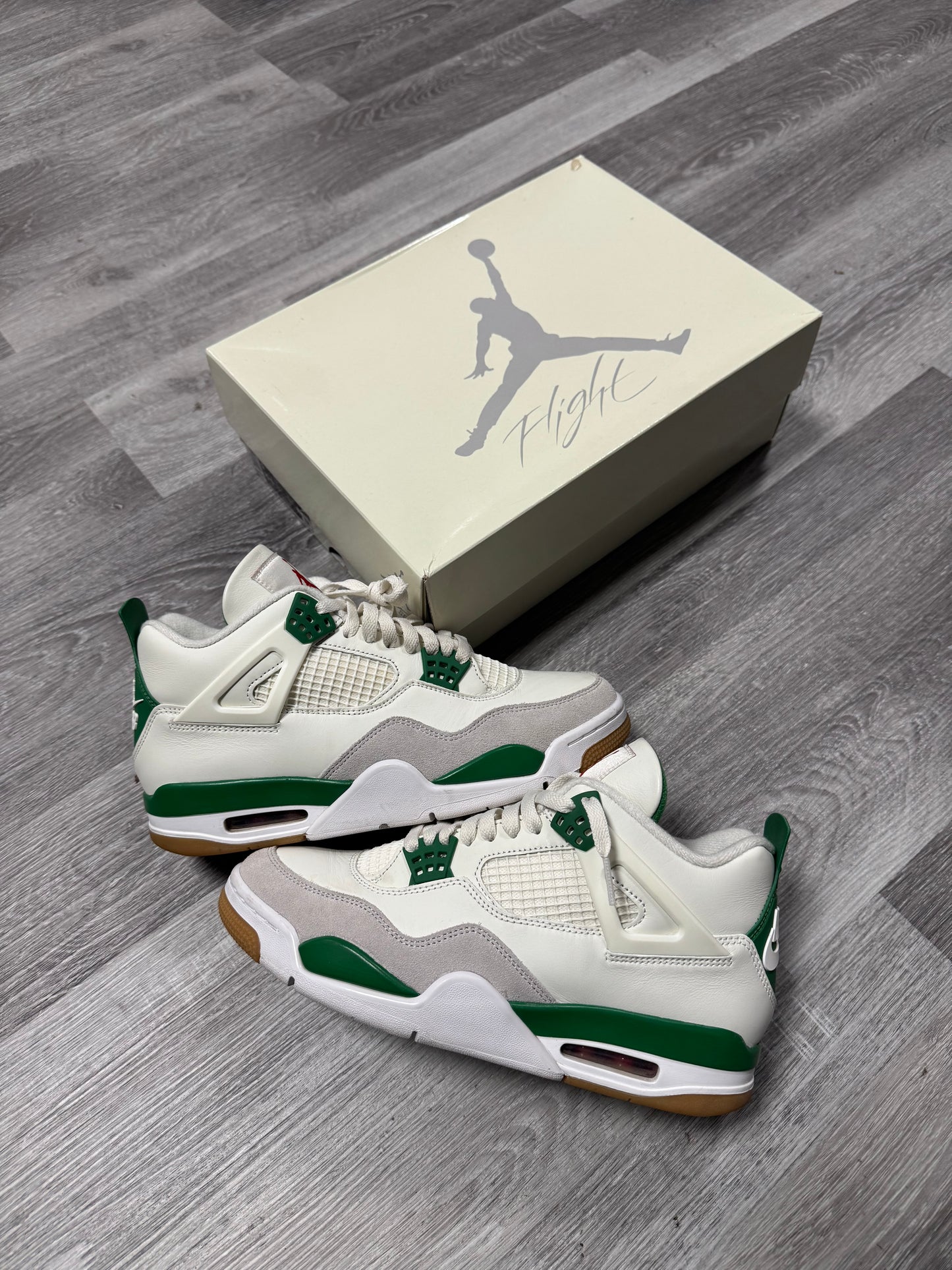 Jordan 4 SB Pine Green / Preowned