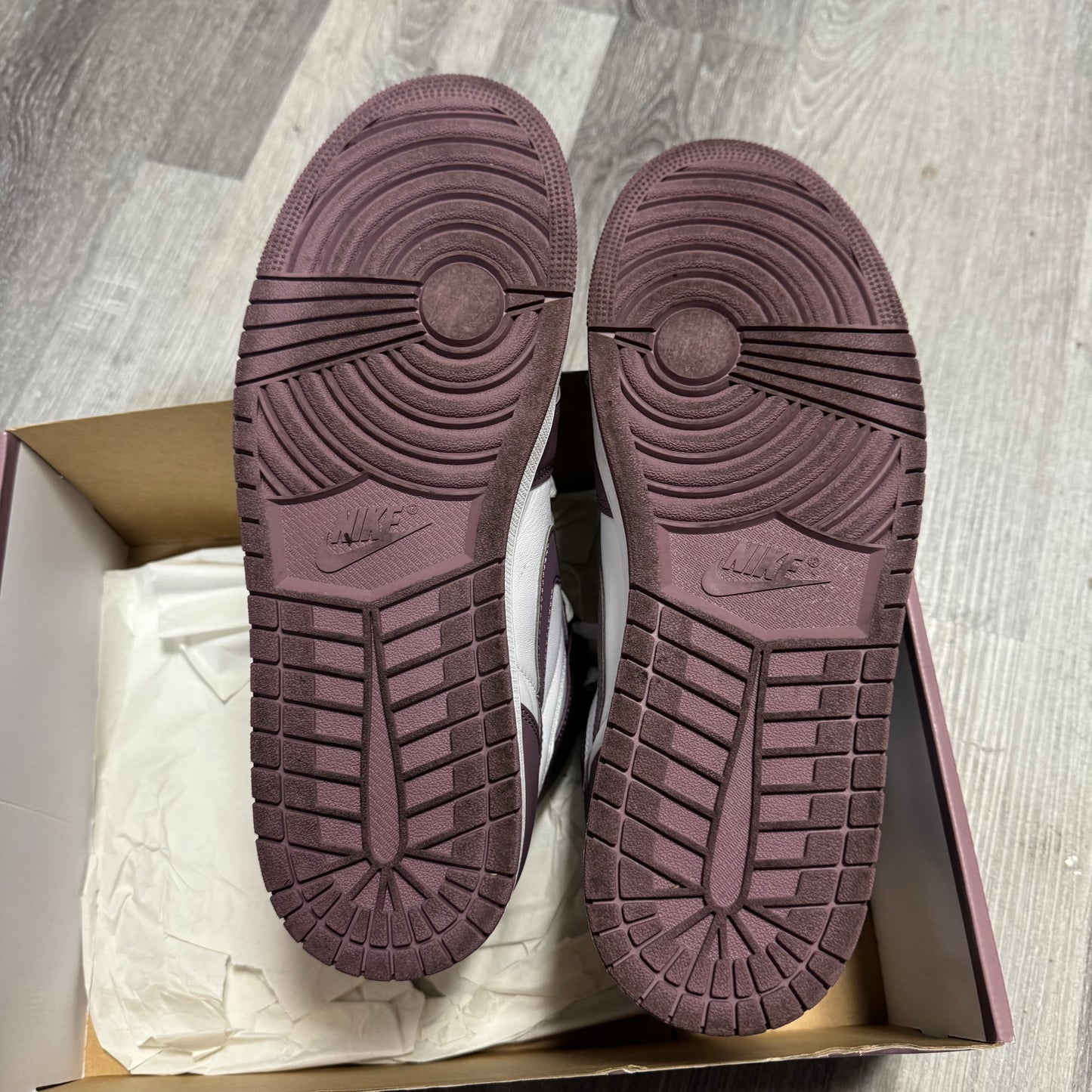 Jordan 1 Mauve / Preowned