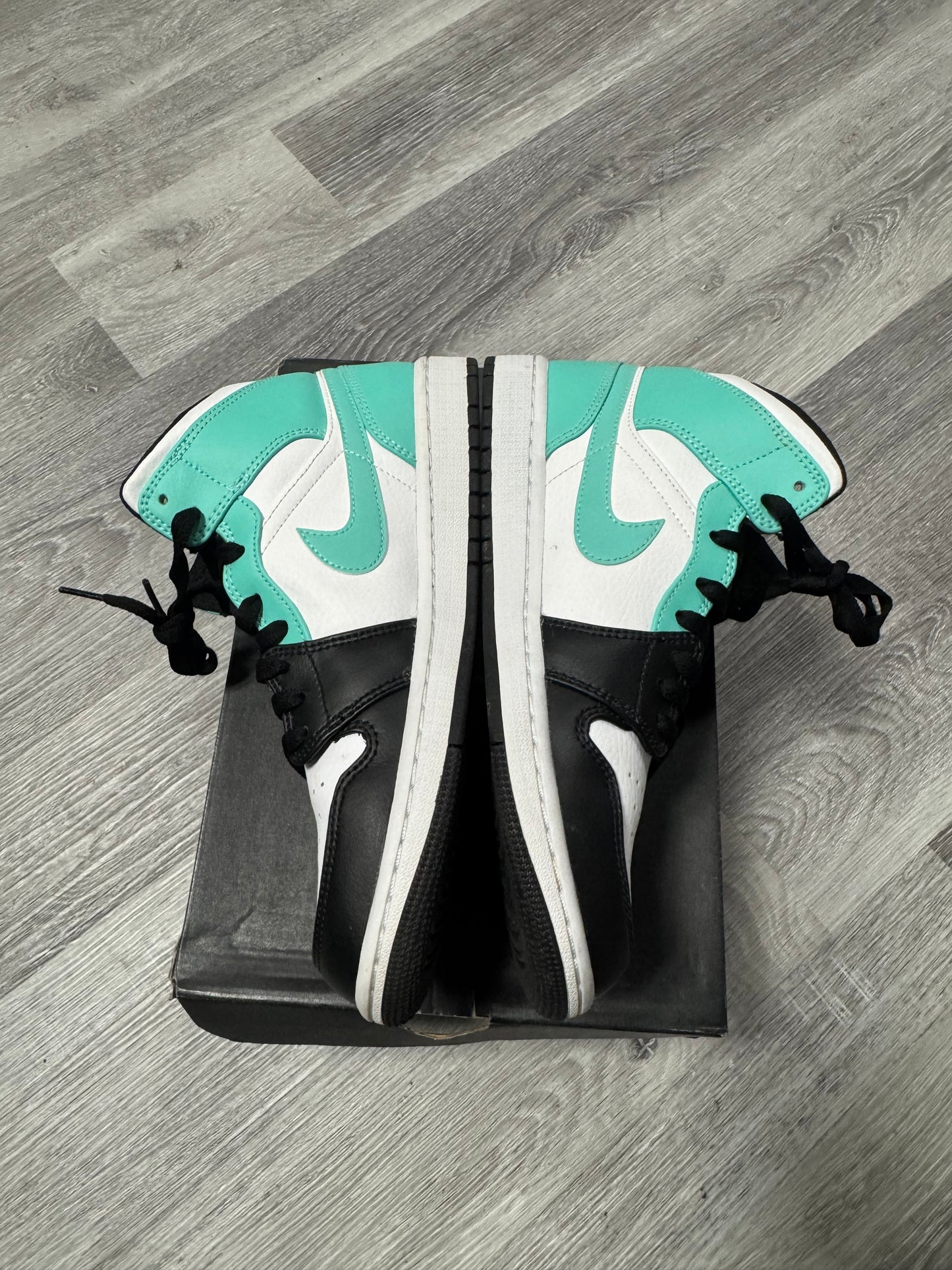 Jordan 1 Mid Tropical Twist / Preowned