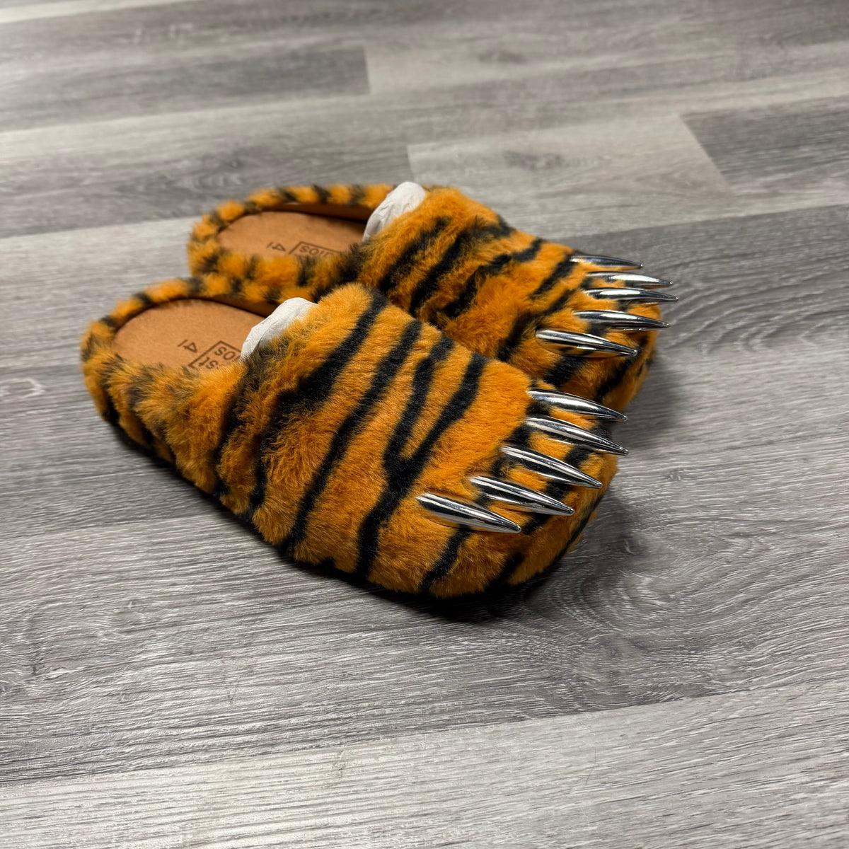 Bravest Studios Tiger Claw / Brand New