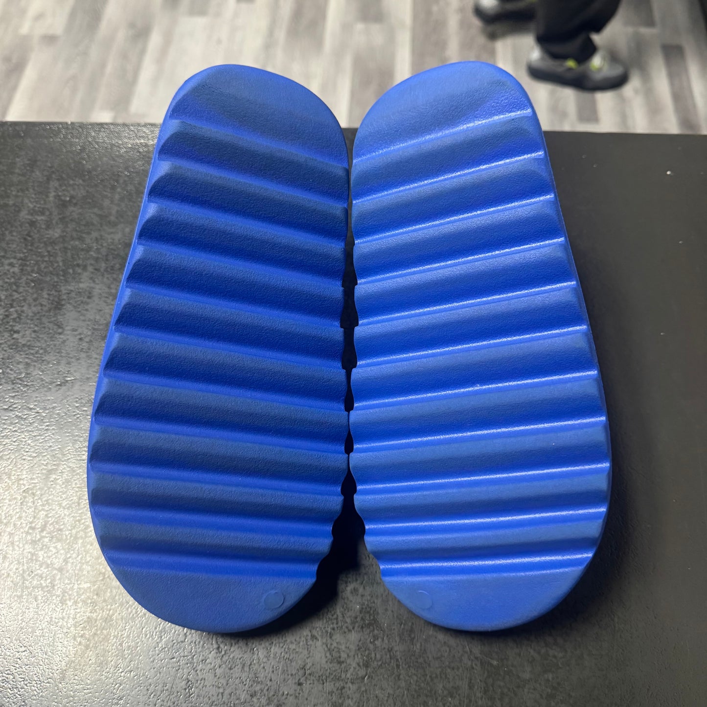 Yeezy Slide Azure / Preowned