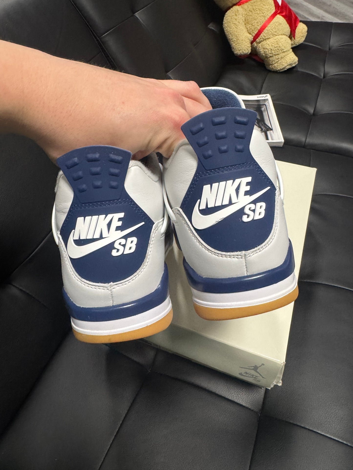 Jordan 4 SB Navy / Preowned
