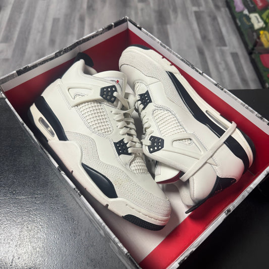 Jordan 4 Flight Club / Preowned