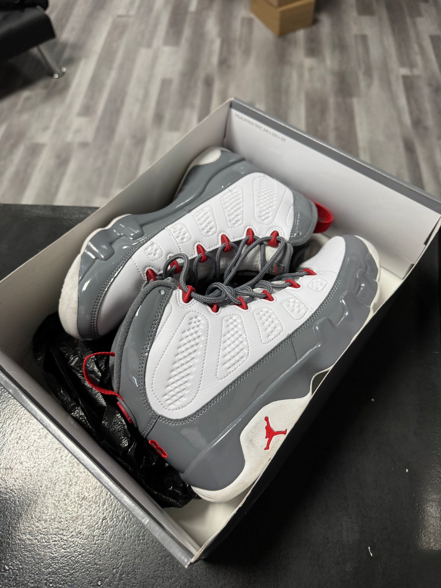 Jordan 9 Fire Red / Preowned
