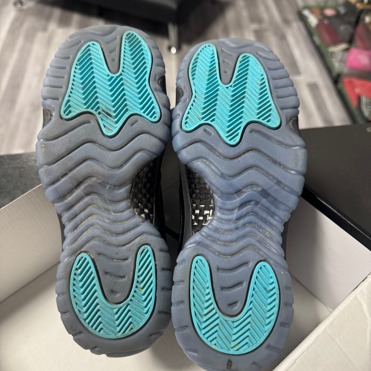 Jordan 11 Gamma / Preowned