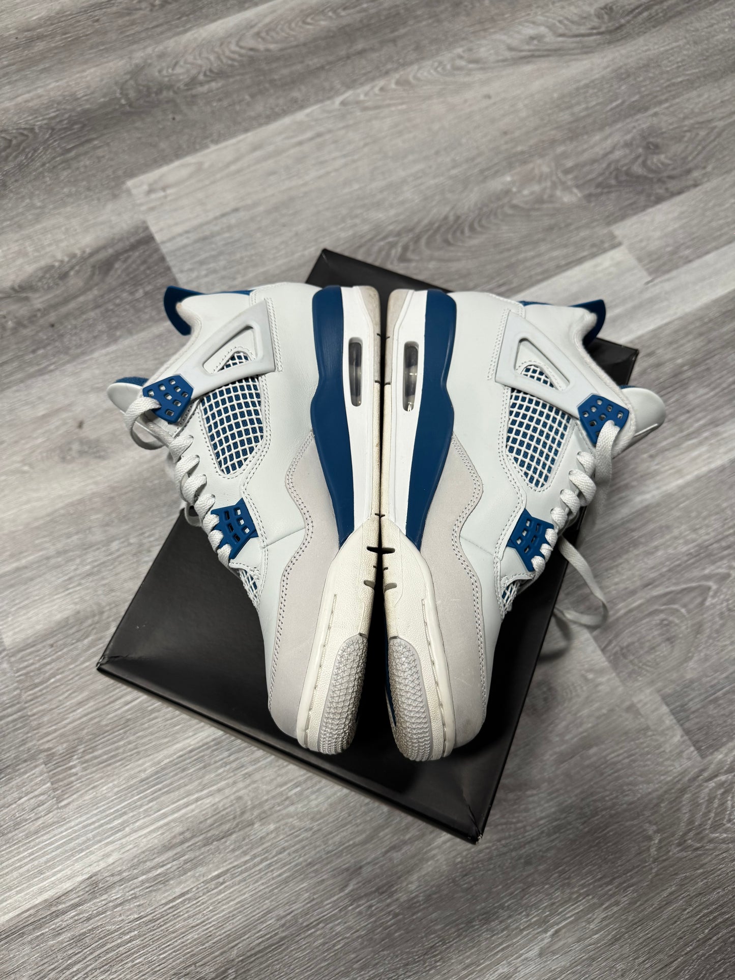 Jordan 4 Military Blue / Preowned