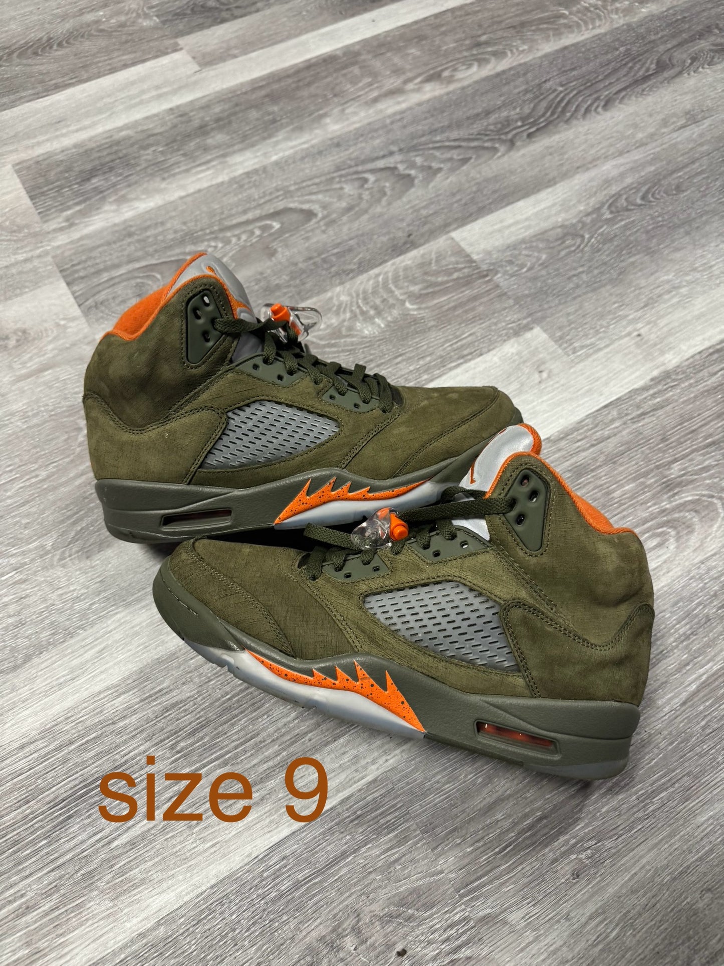 Jordan 5 Olive / Preowned