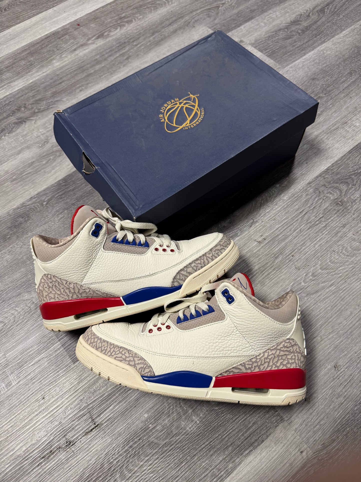 Jordan 3 International Flight / Preowned