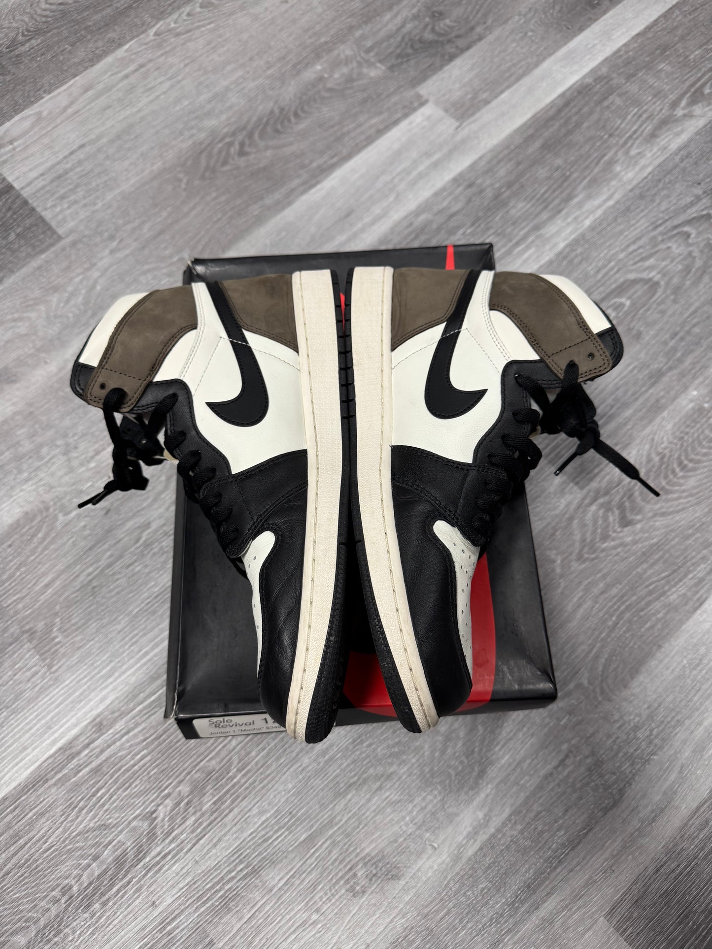 Jordan 1 Mocha / Preowned