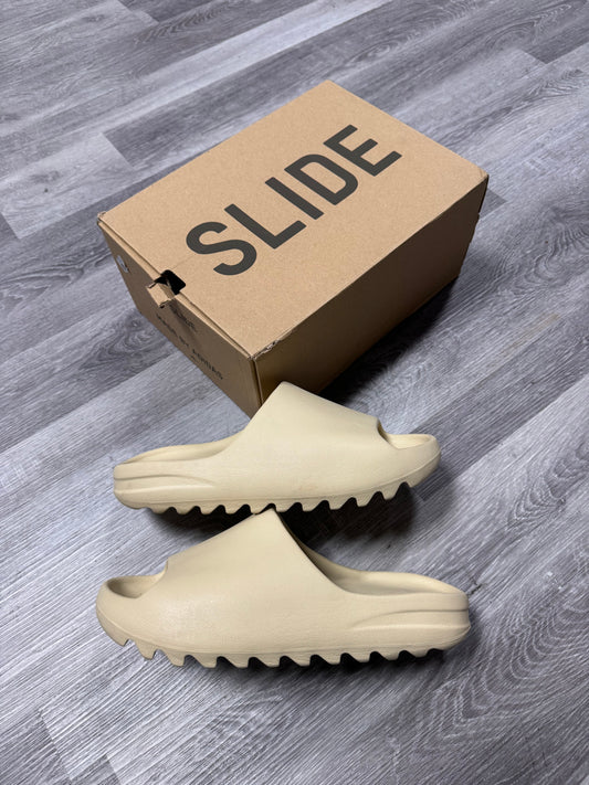 Yeezy Slide Bone / Preowned