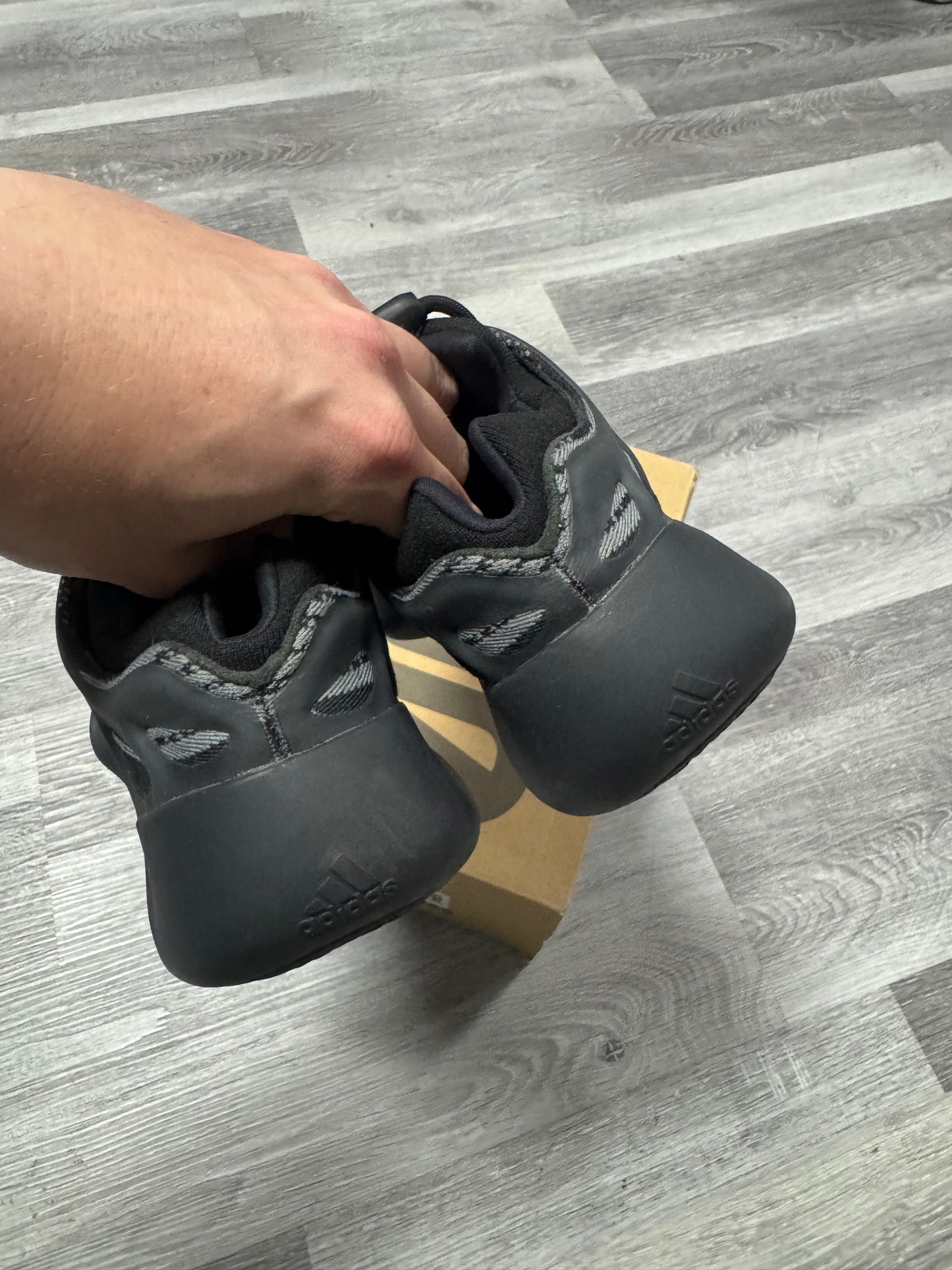 Yeezy 700 Dark Glow / Preowned