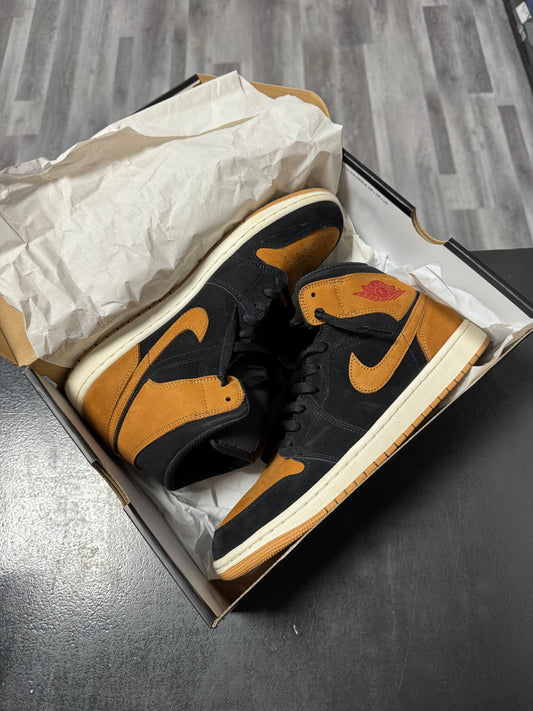 Jordan 1 Mid Black Flax / Preowned