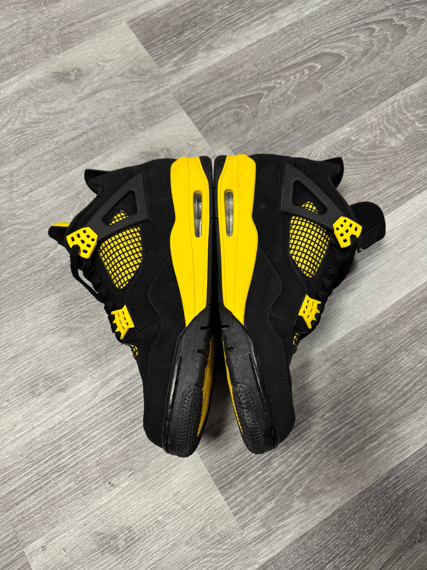 Jordan 4 Thunder / Preowned