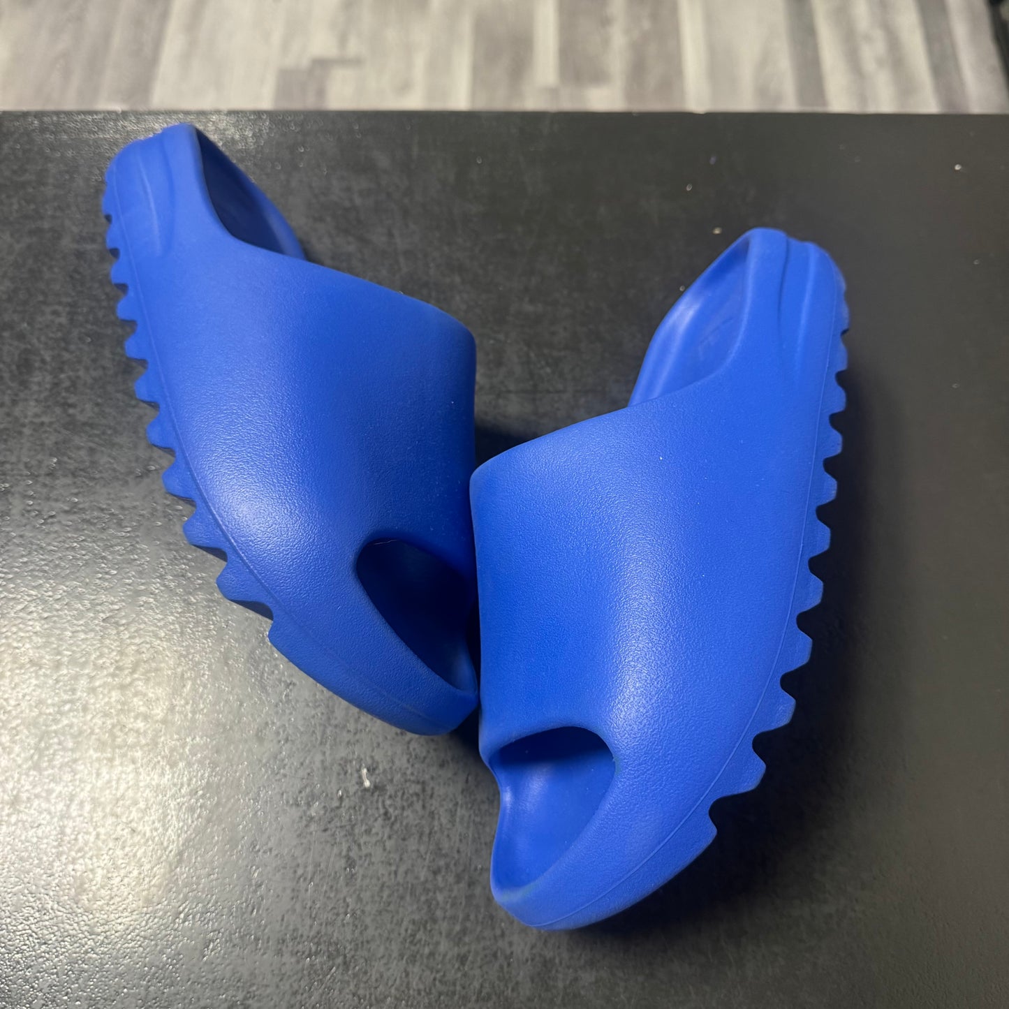 Yeezy Slide Azure / Preowned