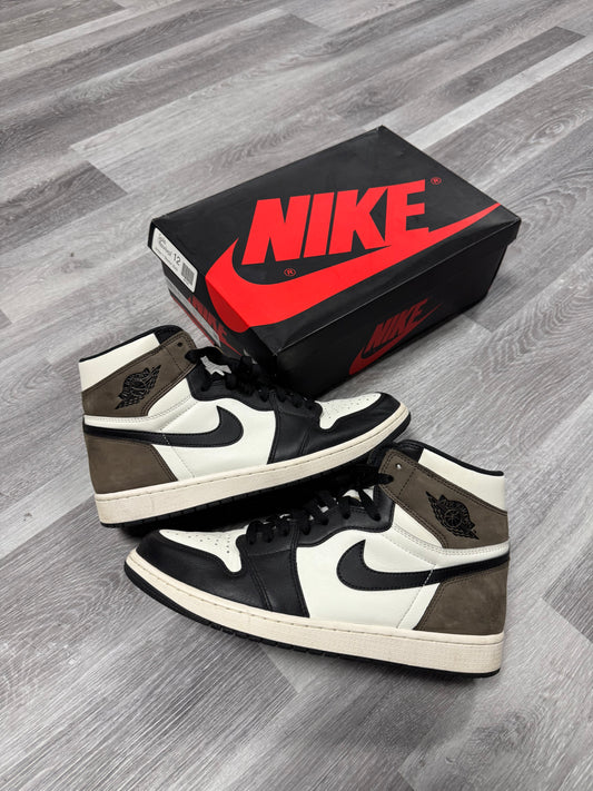 Jordan 1 Mocha / Preowned