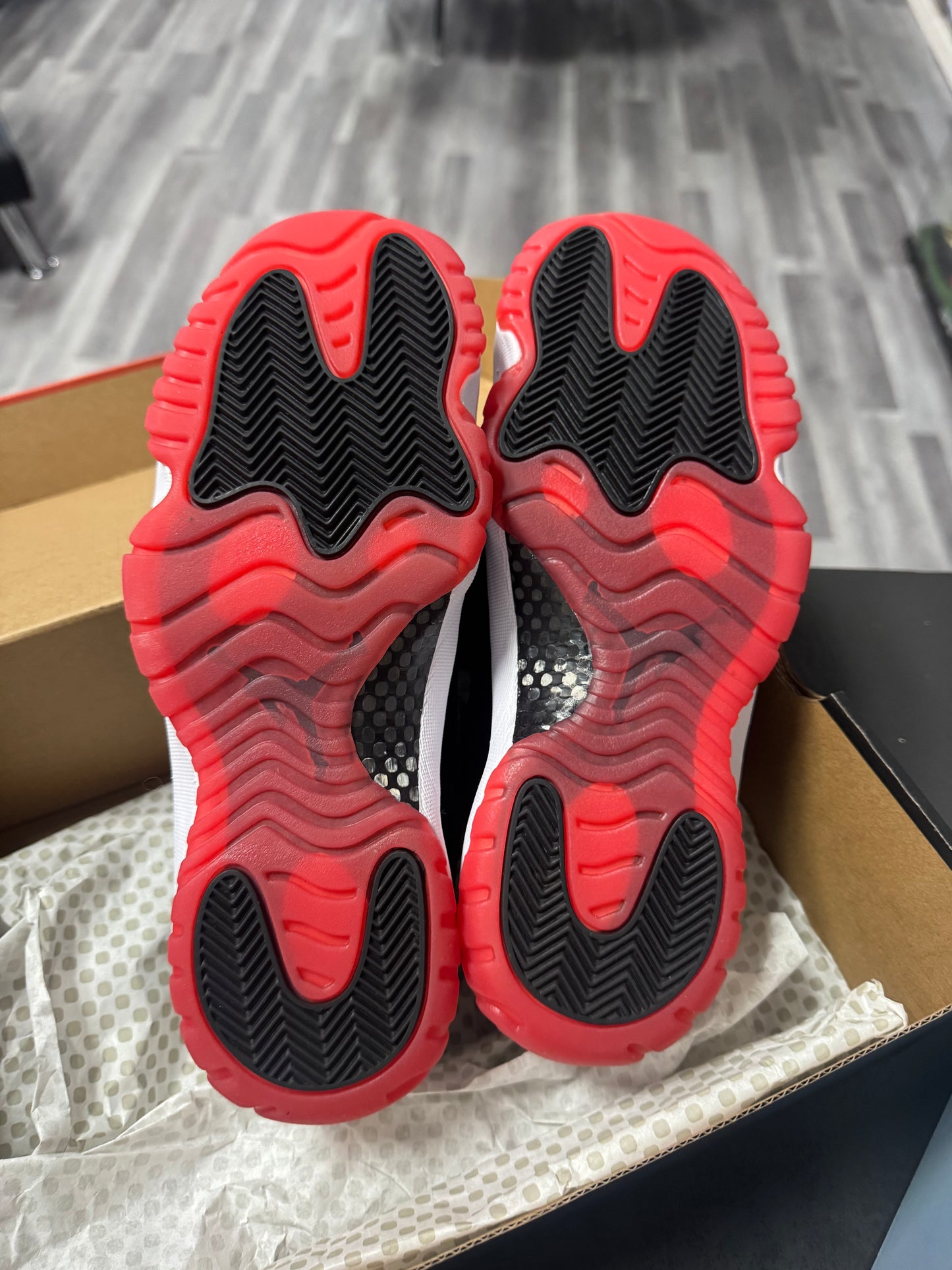 Jordan 11 Low Bred / Preowned