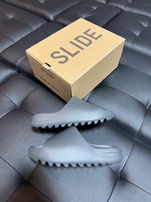 Yeezy Slide Granite / Preowned