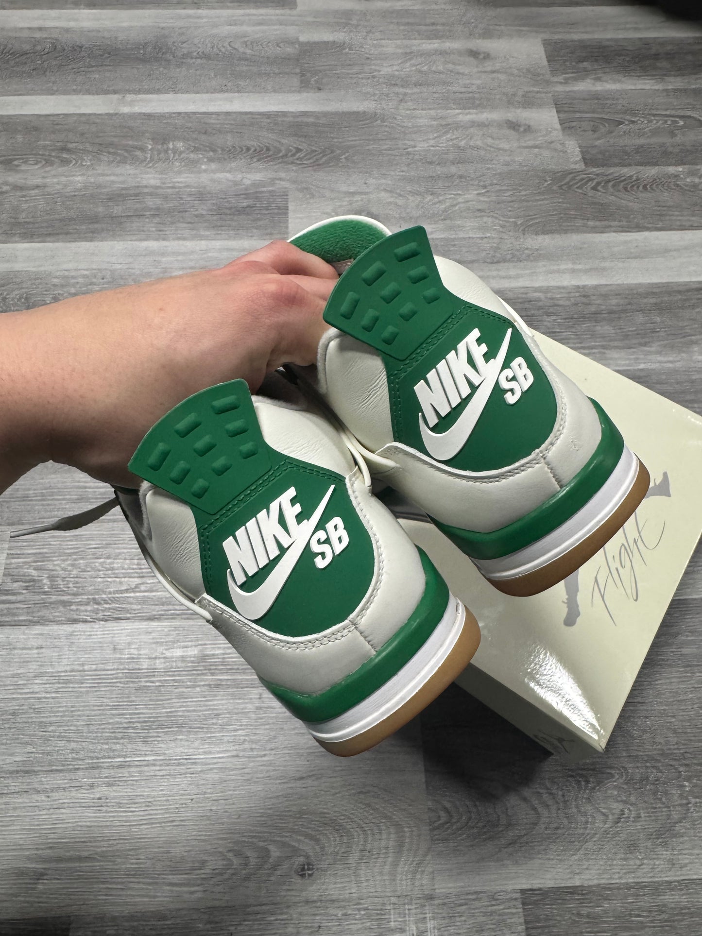 Jordan 4 SB Pine Green / Preowned