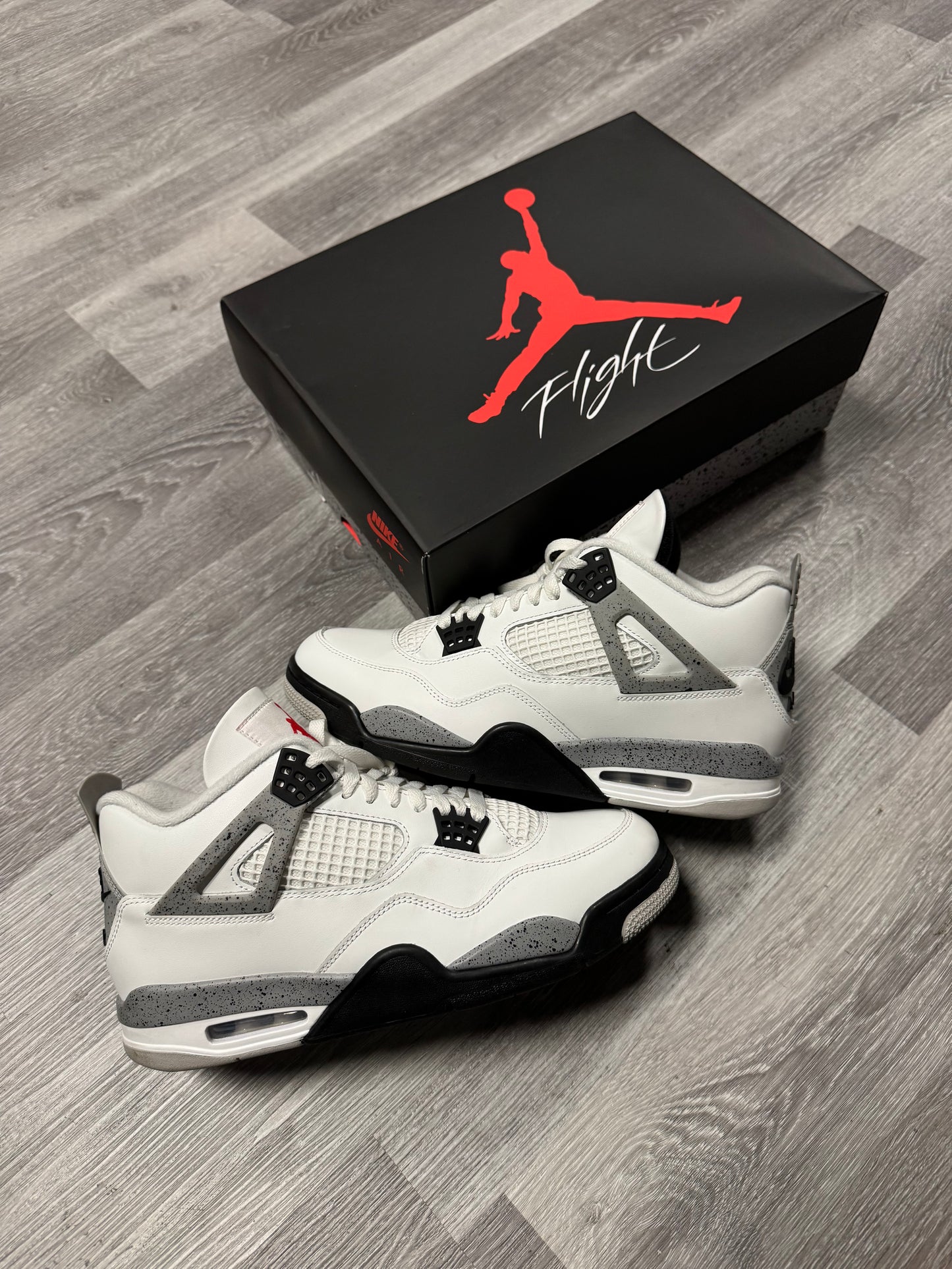 Jordan 4 White Cement OG (2025) / Preowned