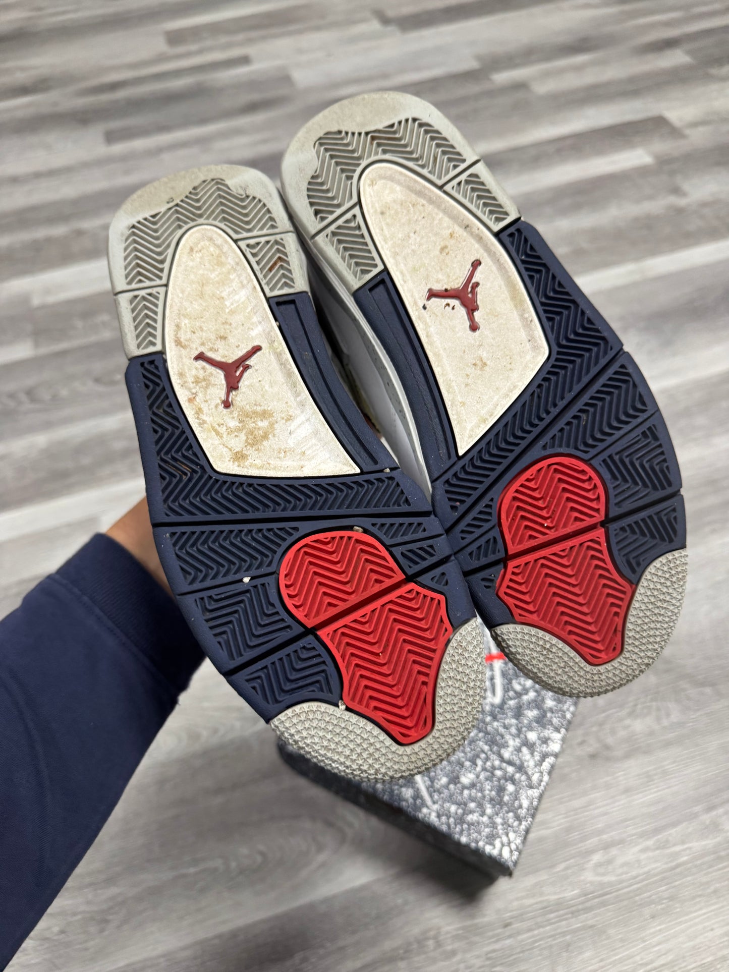 Jordan 4 Midnight Navy / Preowned