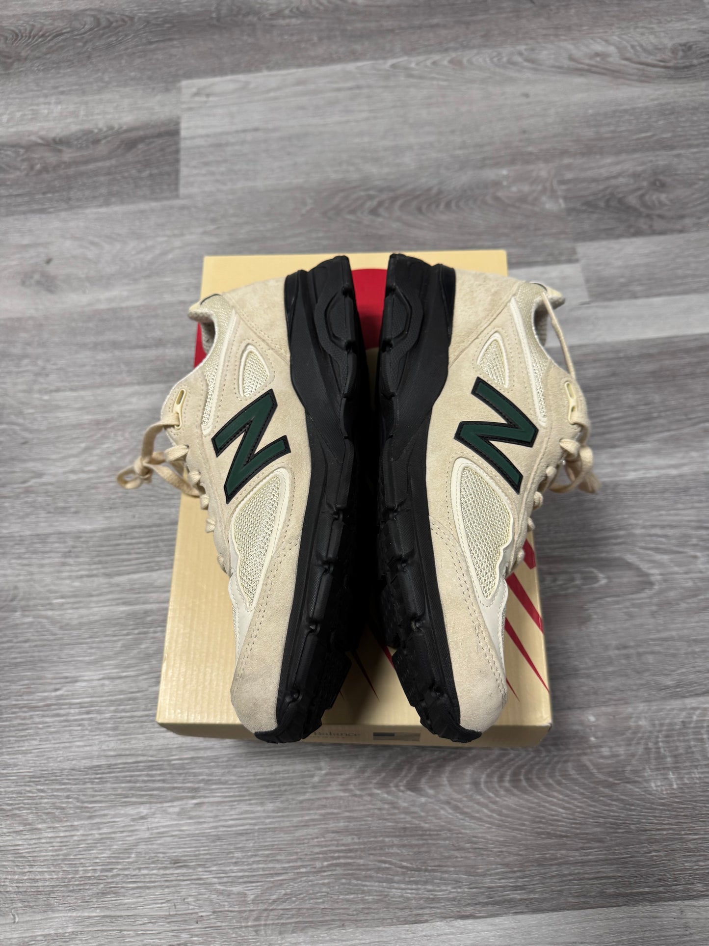 New Balance 990 Macadamia / Preowned
