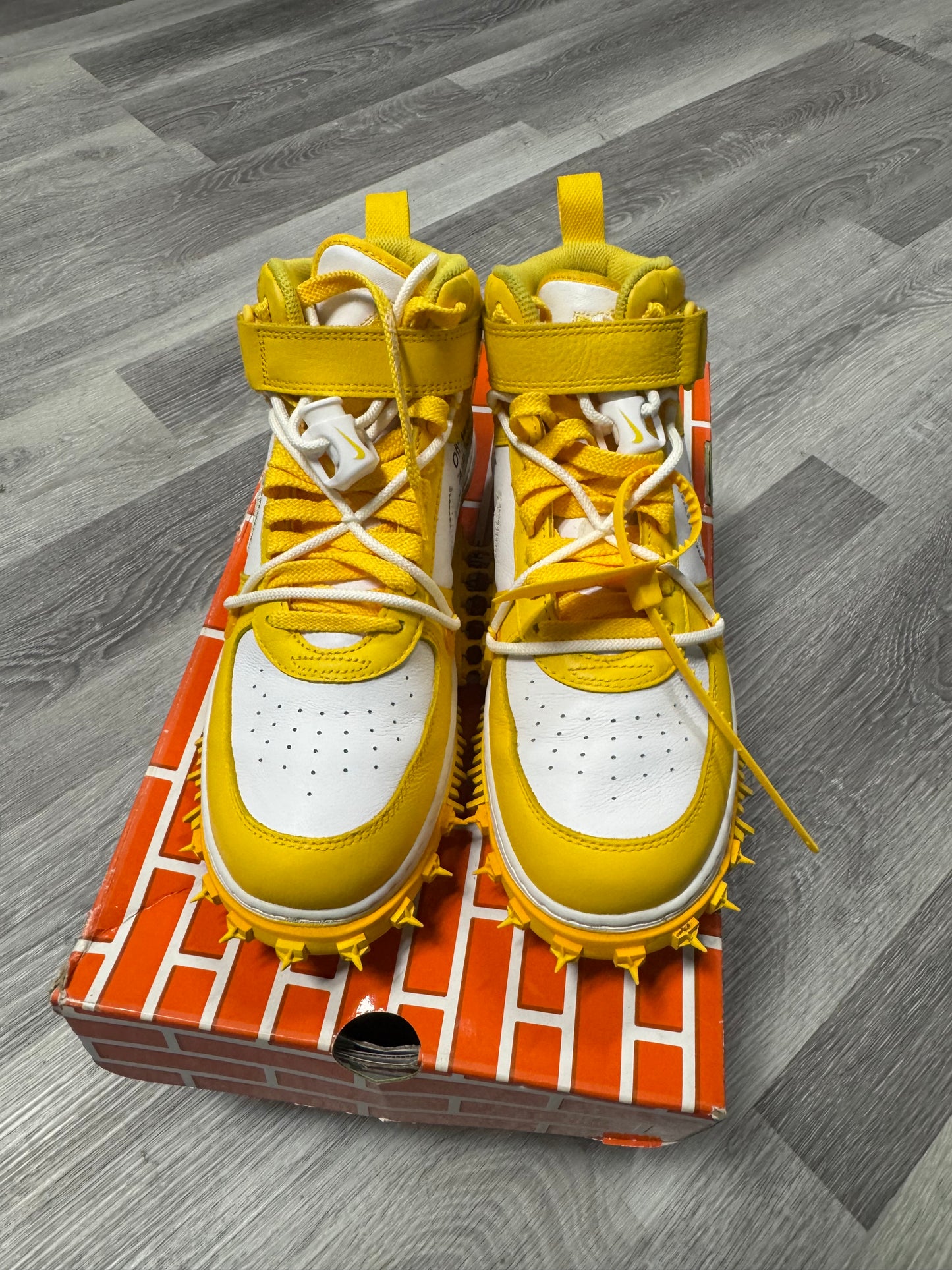 Air Force 1 Mid Off White Maize / Preowned