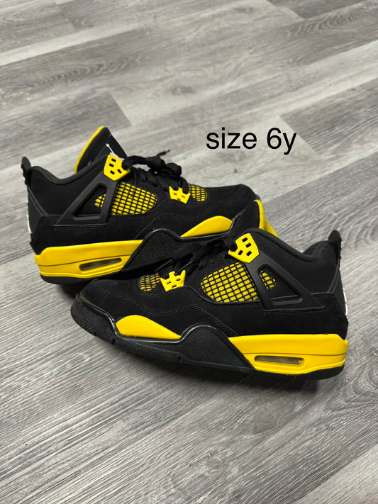 Jordan 4 Thunder / Preowned